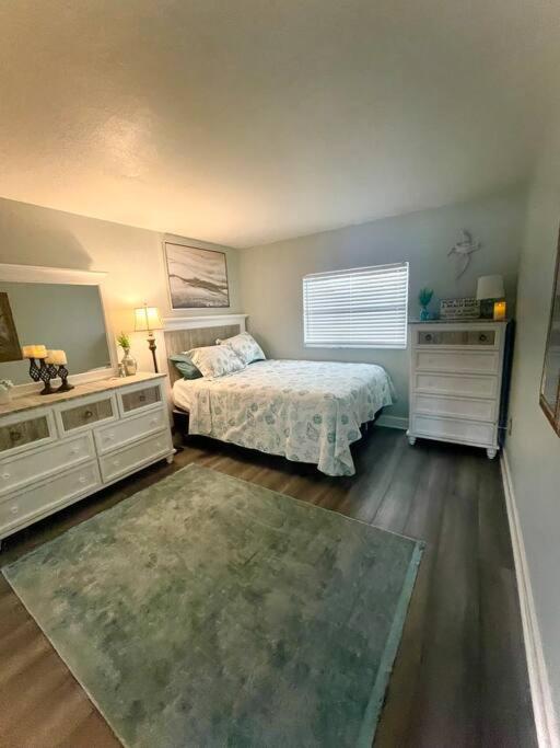 Sparkling 2bed 1bath - Unit 214 Holiday home *